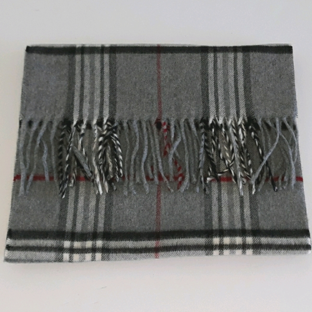 V. Fraas gray plaid scarf